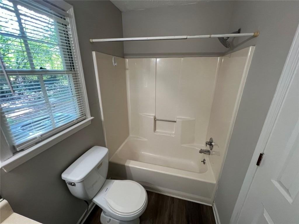 2735 Fairlane Dr - Photo 7 of 9