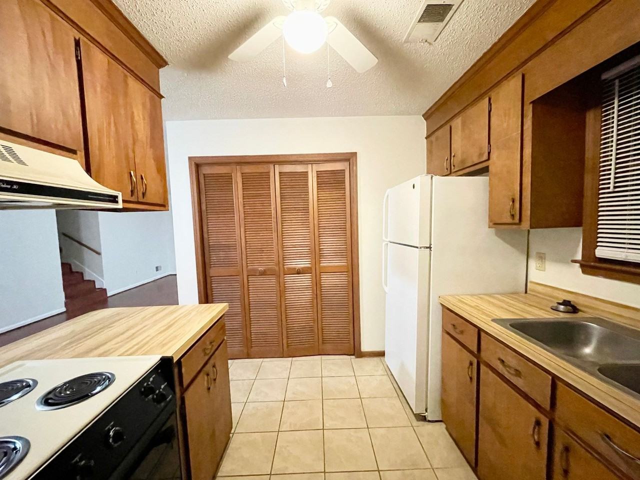 407 Harleston Rd - Photo 5 of 18