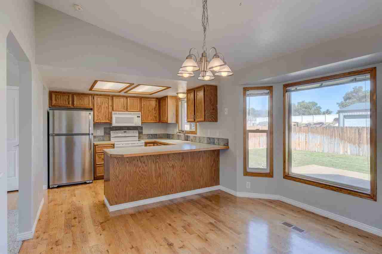 10934 W Camas St - Photo 3 of 33