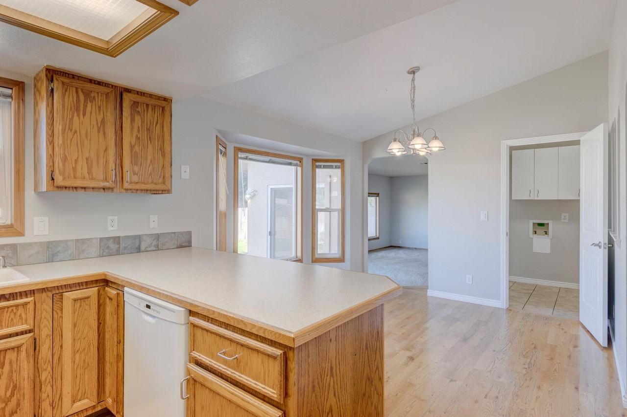 10934 W Camas St - Photo 5 of 33
