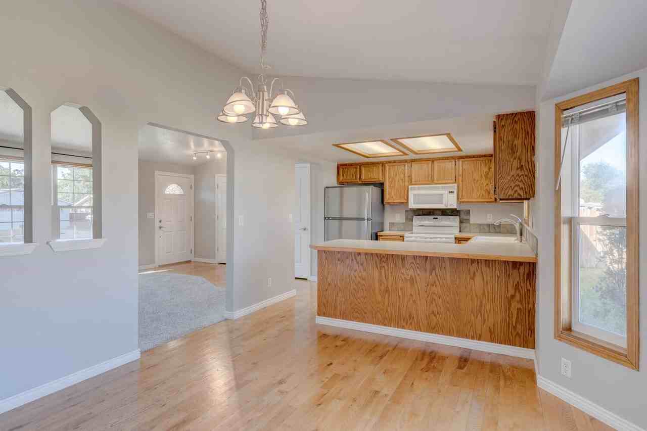 10934 W Camas St - Photo 6 of 33