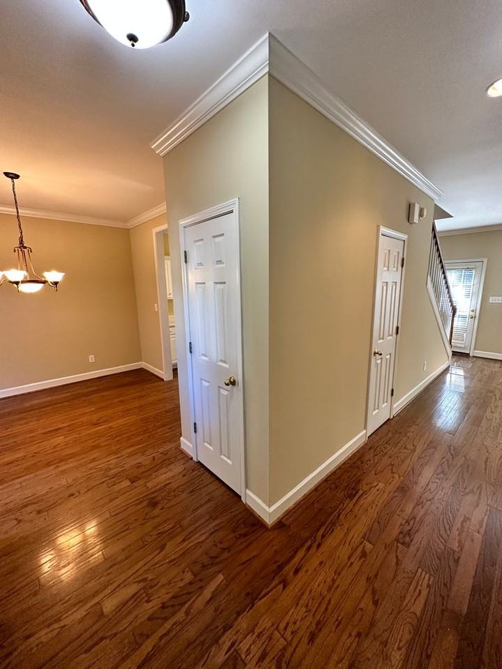1815 Charleston Cir - Photo 4 of 34