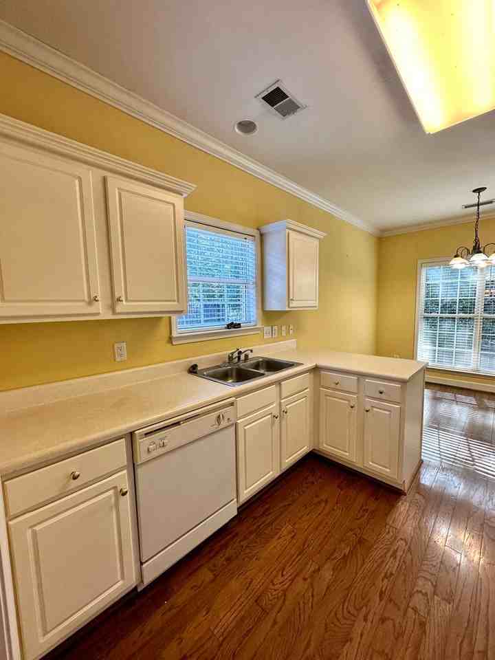 1815 Charleston Cir - Photo 7 of 34
