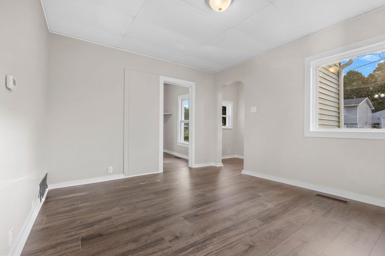 109 S Attica Rd - Photo 5 of 18