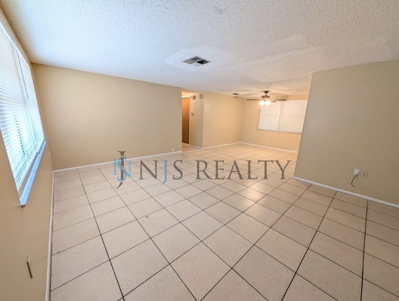 11621 Meadow Dr - Photo 2 of 16