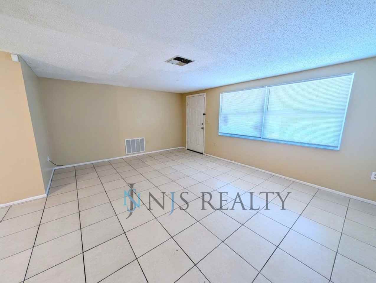 11621 Meadow Dr - Photo 3 of 16