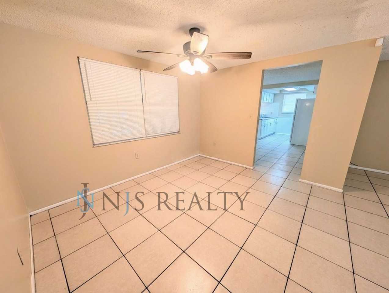 11621 Meadow Dr - Photo 4 of 16