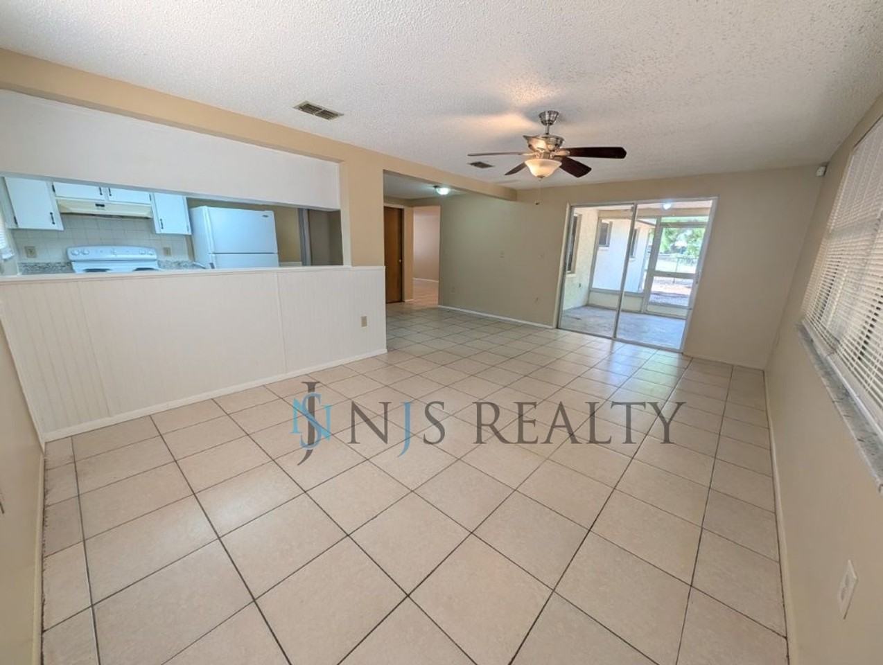 11621 Meadow Dr - Photo 5 of 16
