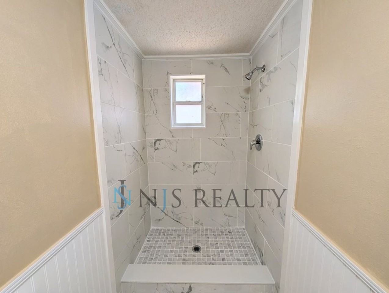 11621 Meadow Dr - Photo 3 of 16