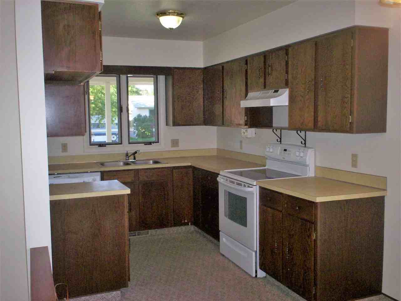 2914 Vermillion Dr - Photo 4 of 8
