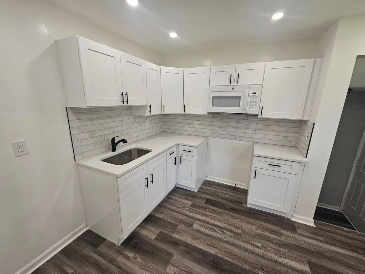 5661 Lafayette Ave - Photo 2 of 19