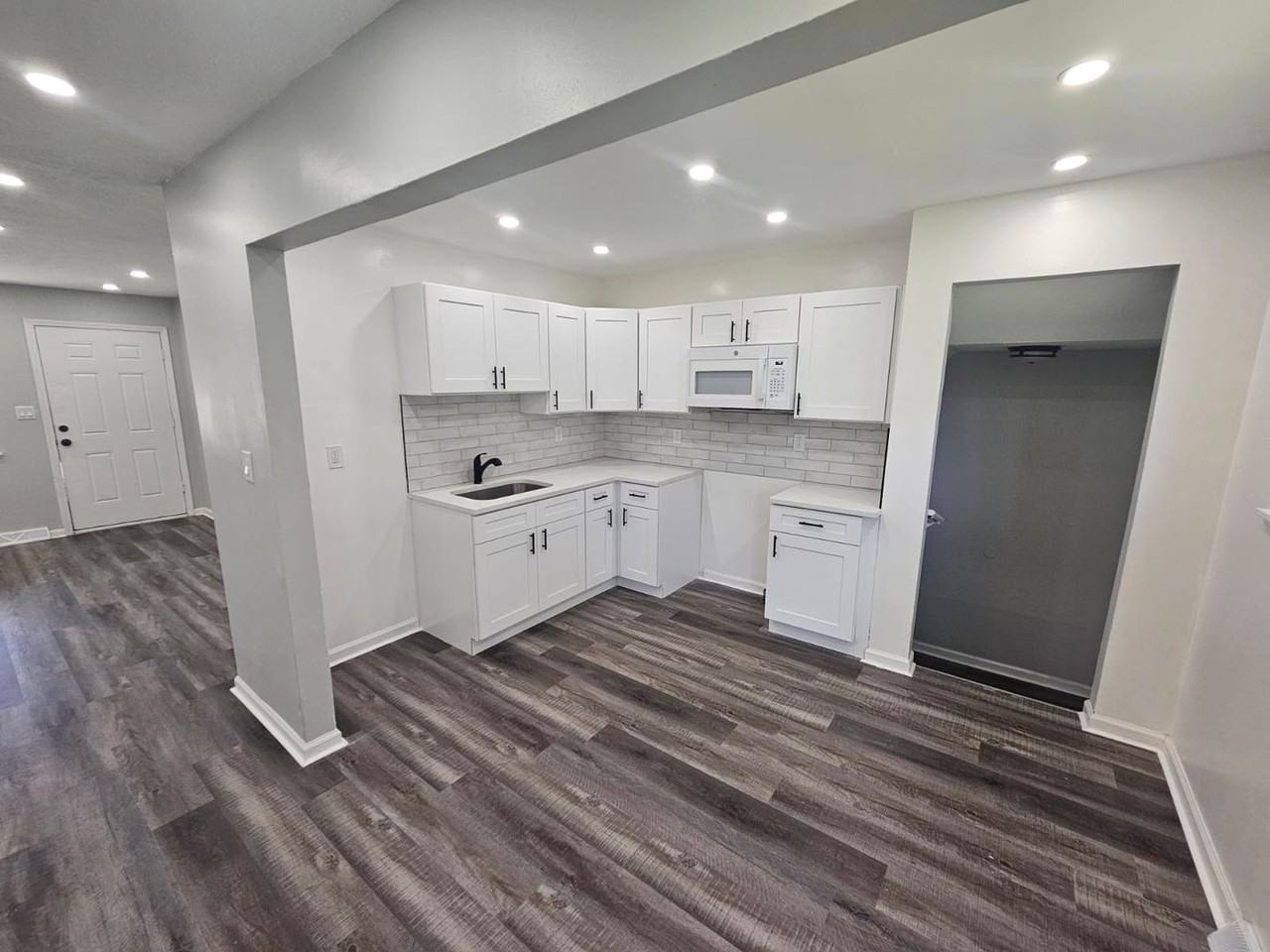 5661 Lafayette Ave - Photo 3 of 19