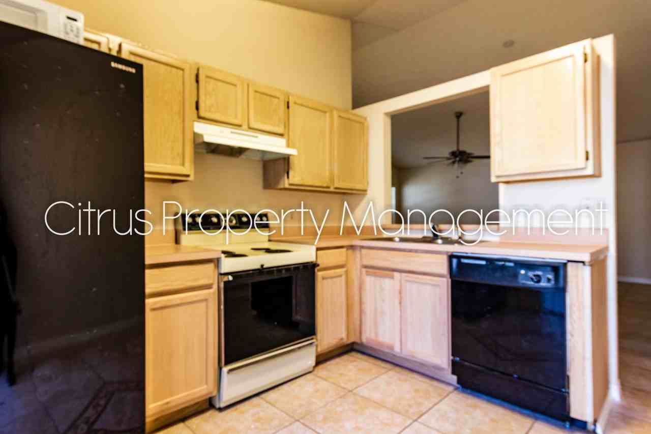5201 Yaupon St - Photo 7 of 19