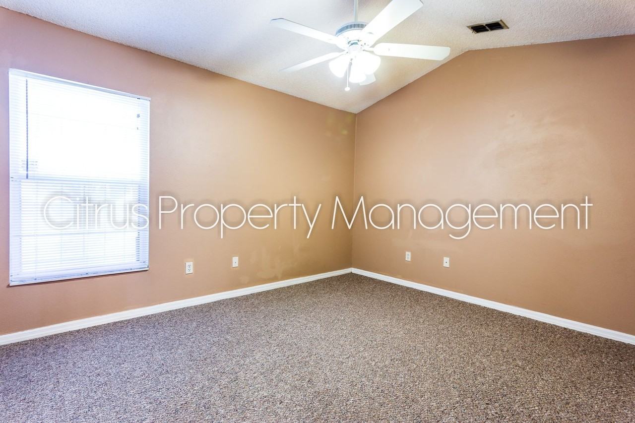 5201 Yaupon St - Photo 3 of 19
