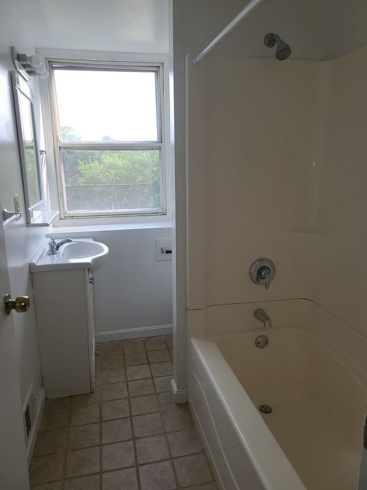 303 Wisewell Ct - Photo 6 of 23