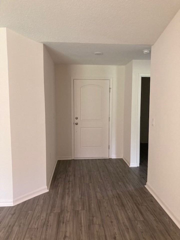 35 Port Royal Dr - Photo 3 of 25