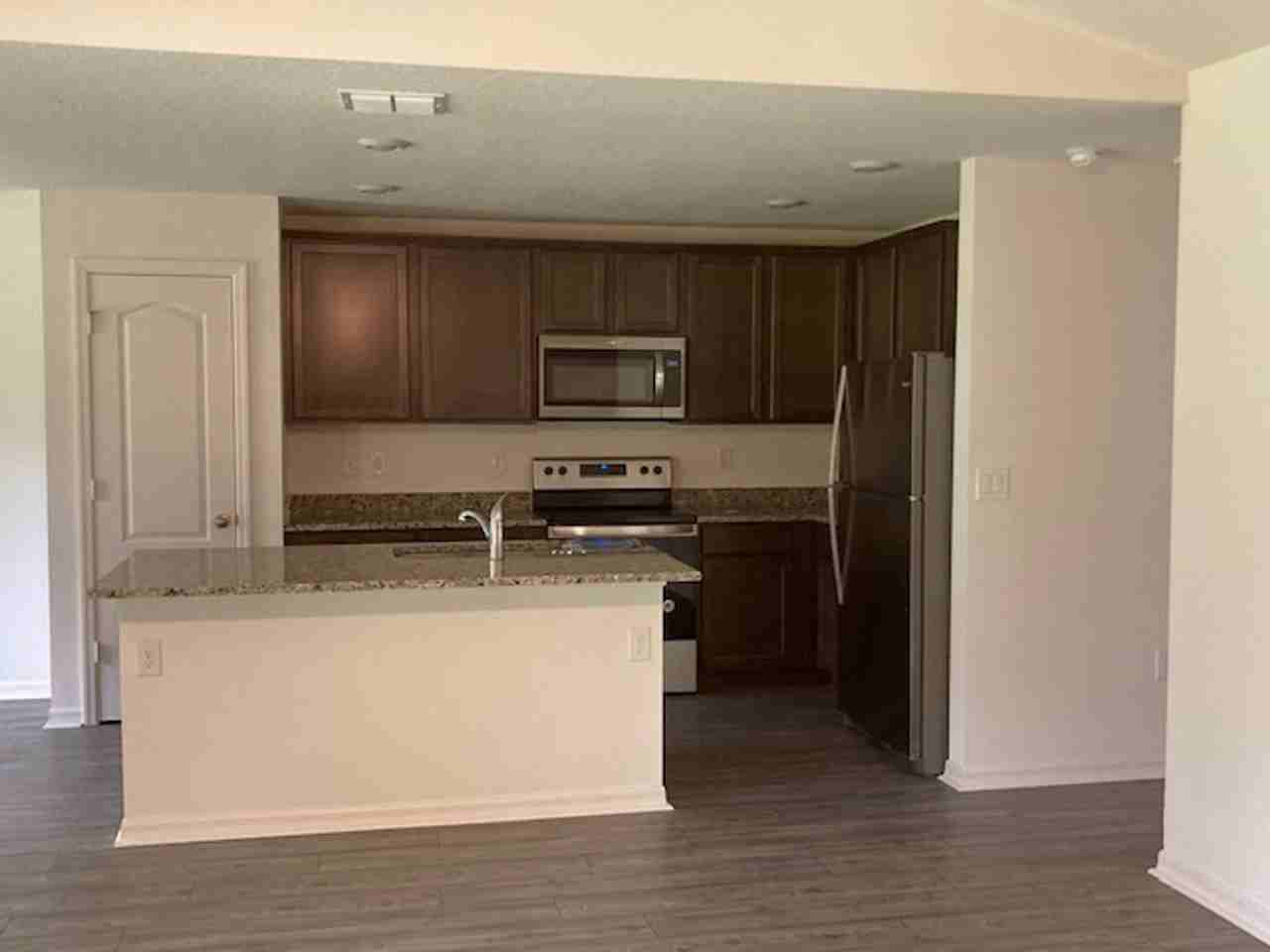35 Port Royal Dr - Photo 5 of 25