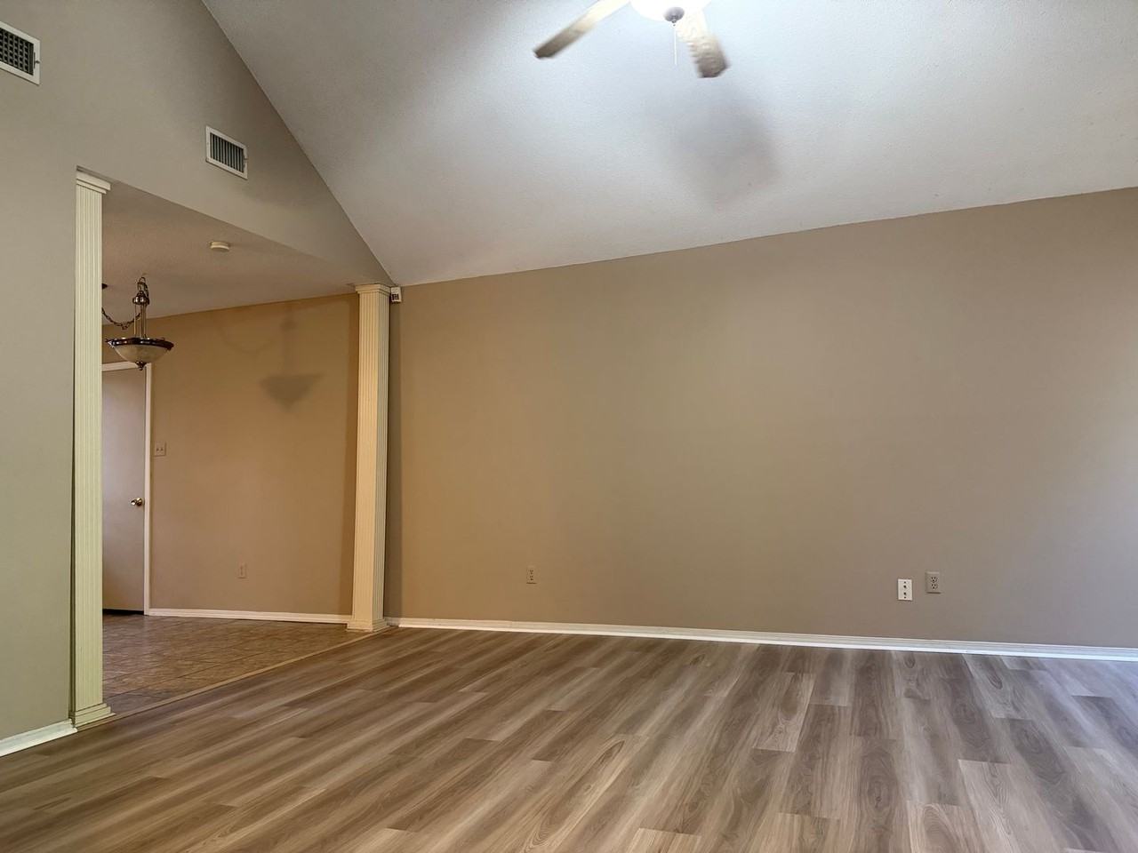 127 Rolling Oaks Dr - Photo 3 of 26