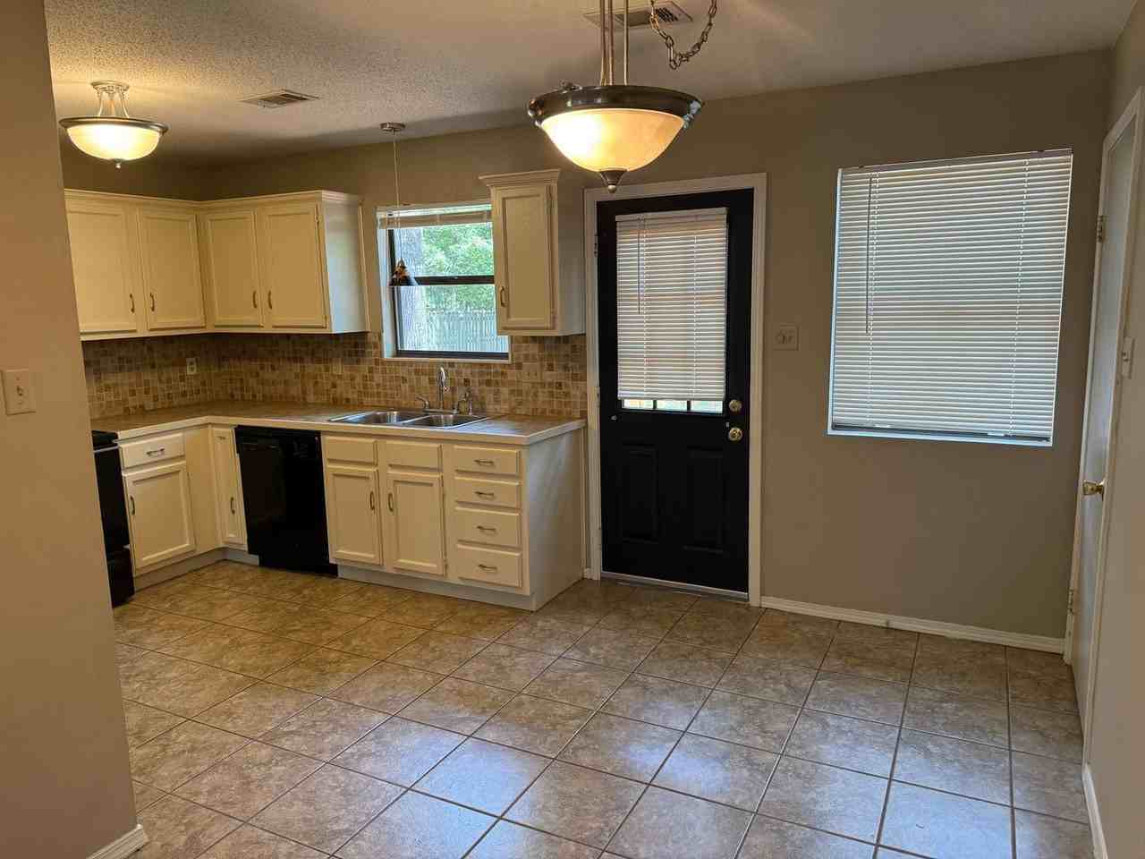 127 Rolling Oaks Dr - Photo 7 of 26