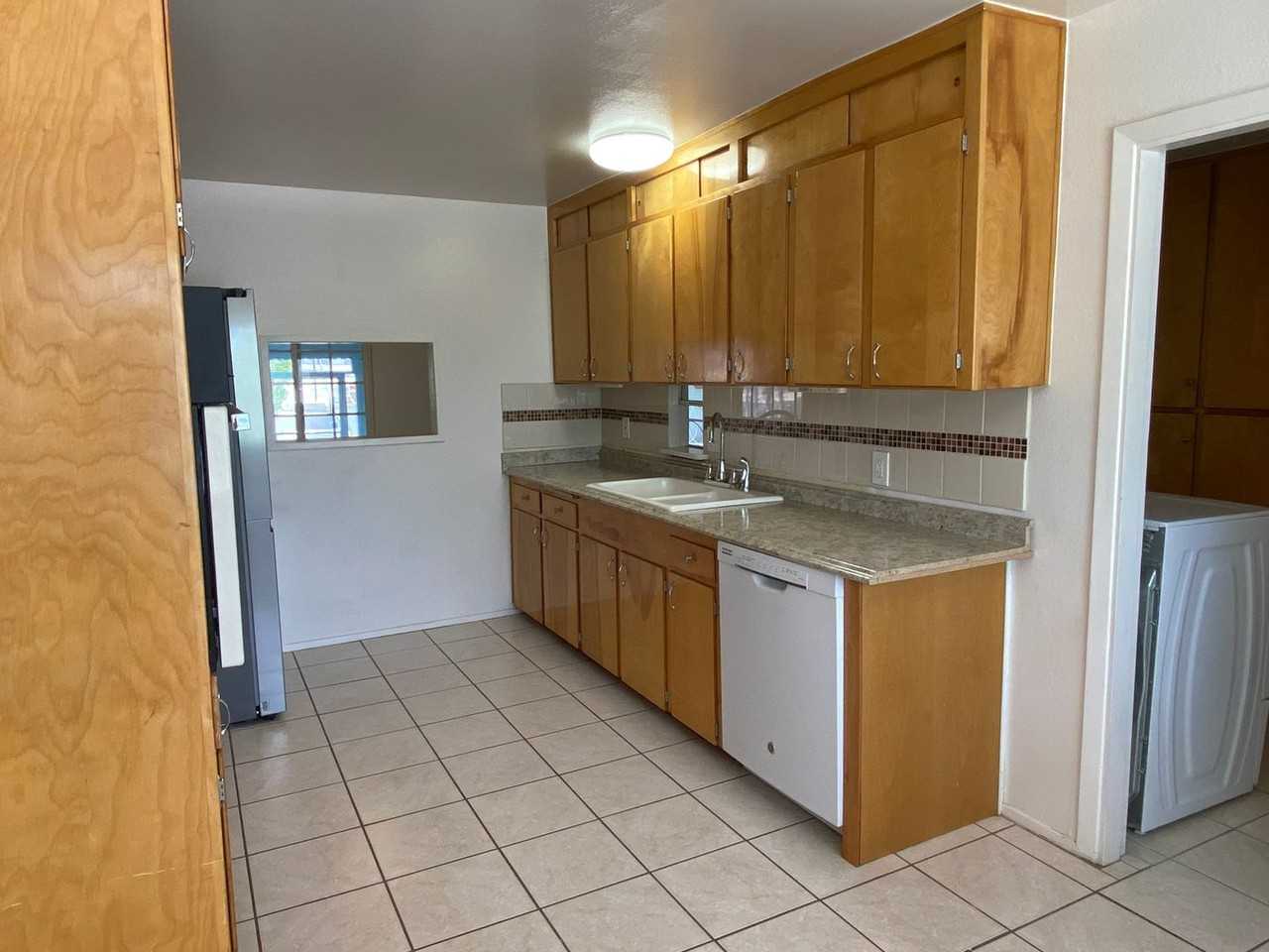 1612 Princeton Dr Se - Photo 6 of 25