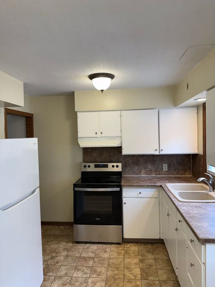 946 Willow St - Photo 2 of 20