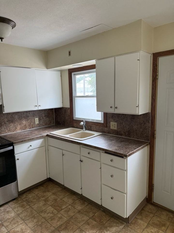946 Willow St - Photo 3 of 20
