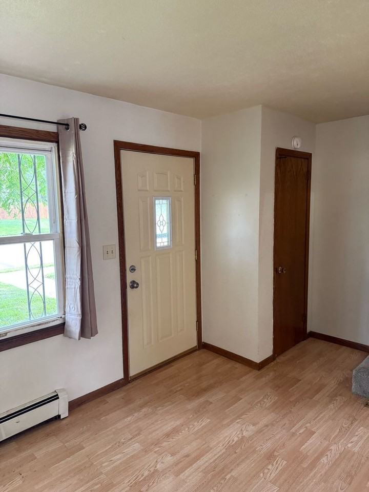 946 Willow St - Photo 4 of 20