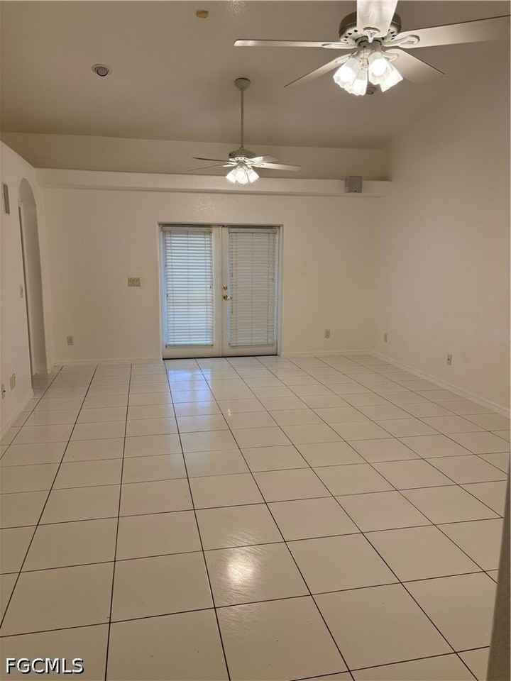 1012 Se 12th Ter - Photo 3 of 20
