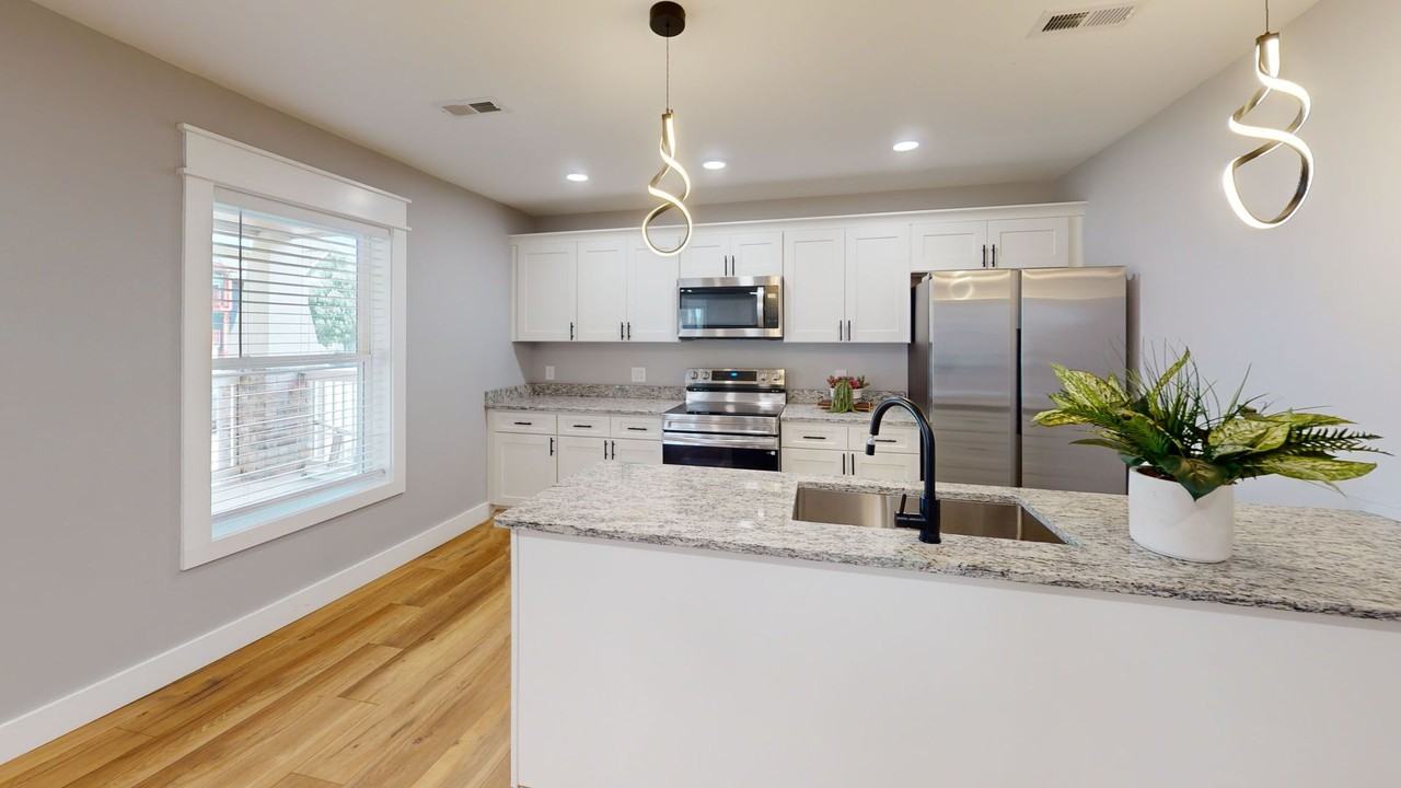 1708 Highland Ave - Photo 2 of 20