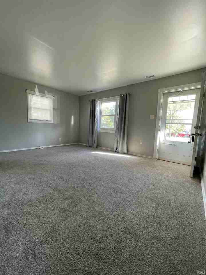 1940 Sinclair St - Photo 3 of 12