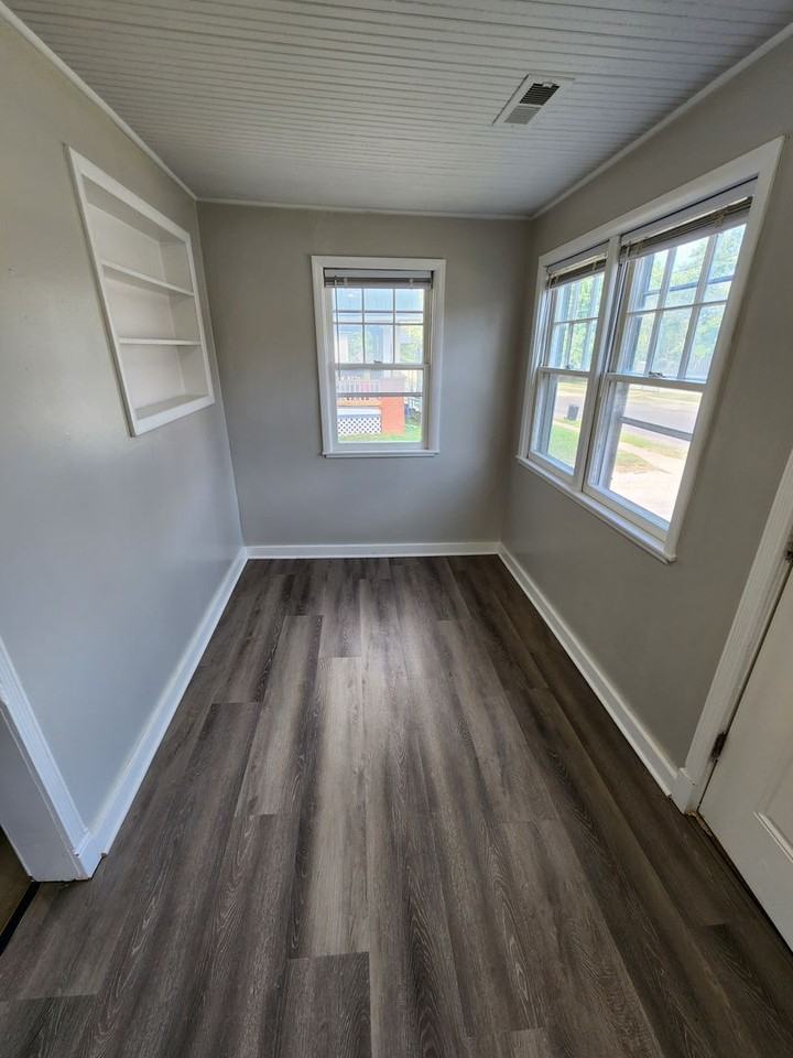 612 W Nichols St - Photo 6 of 14