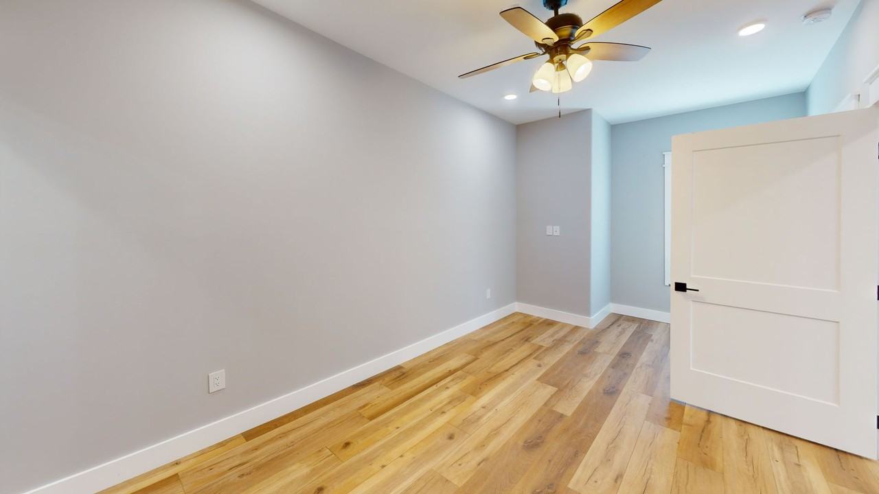 1207 Hedge Ave - Photo 2 of 23