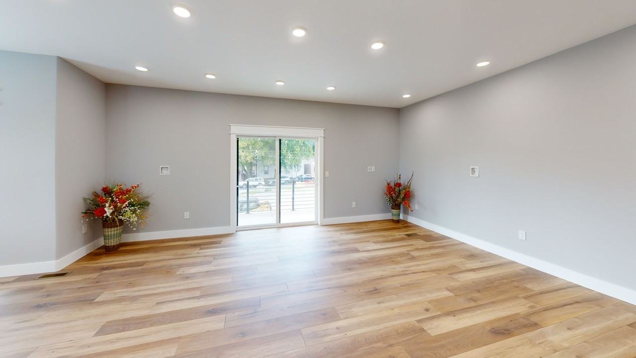 1207 Hedge Ave - Photo 5 of 23