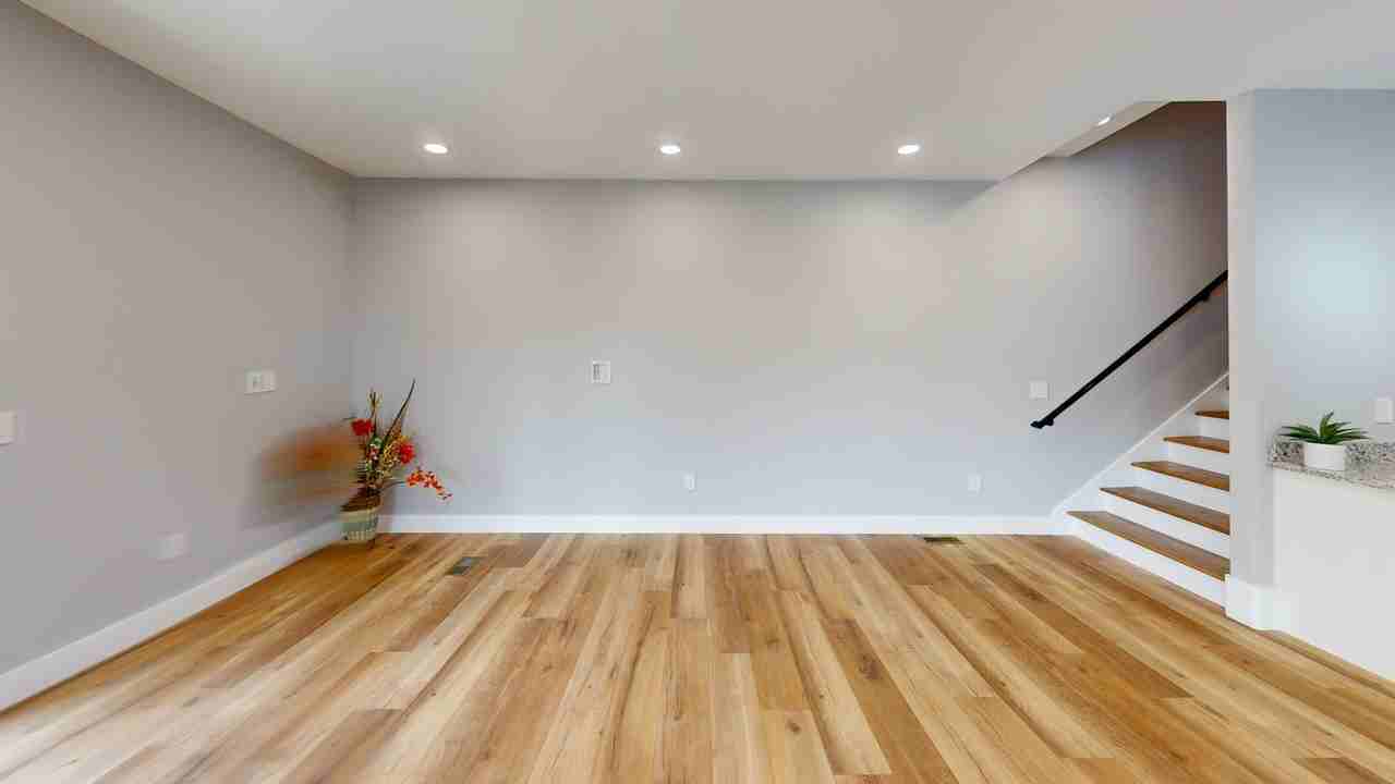1207 Hedge Ave - Photo 6 of 23