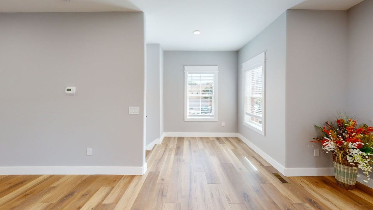 1207 Hedge Ave - Photo 7 of 23