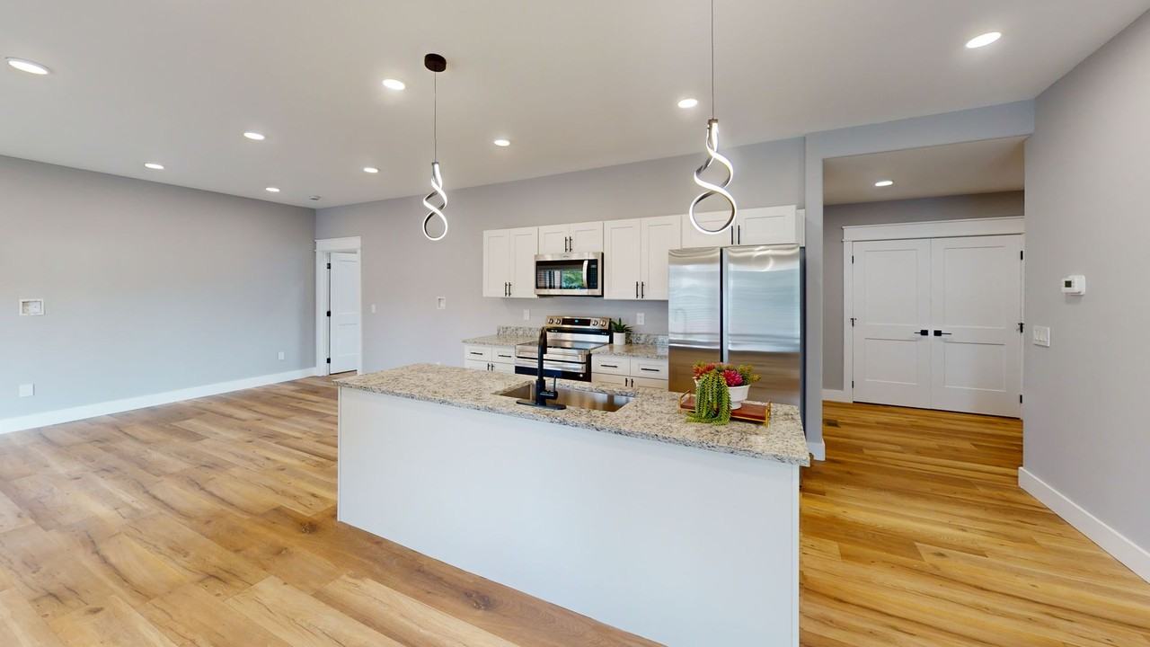 1209 Hedge Ave - Photo 2 of 26