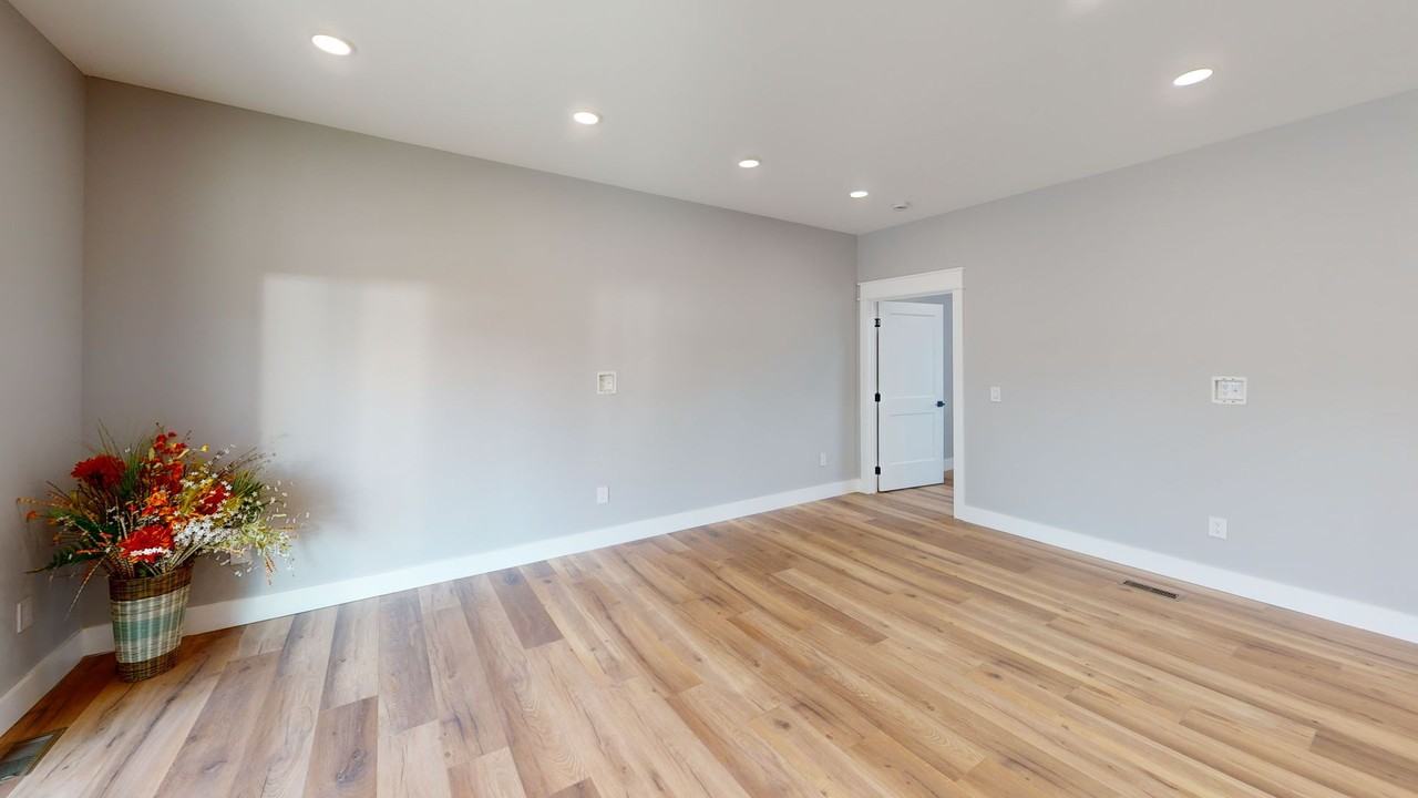1209 Hedge Ave - Photo 5 of 26