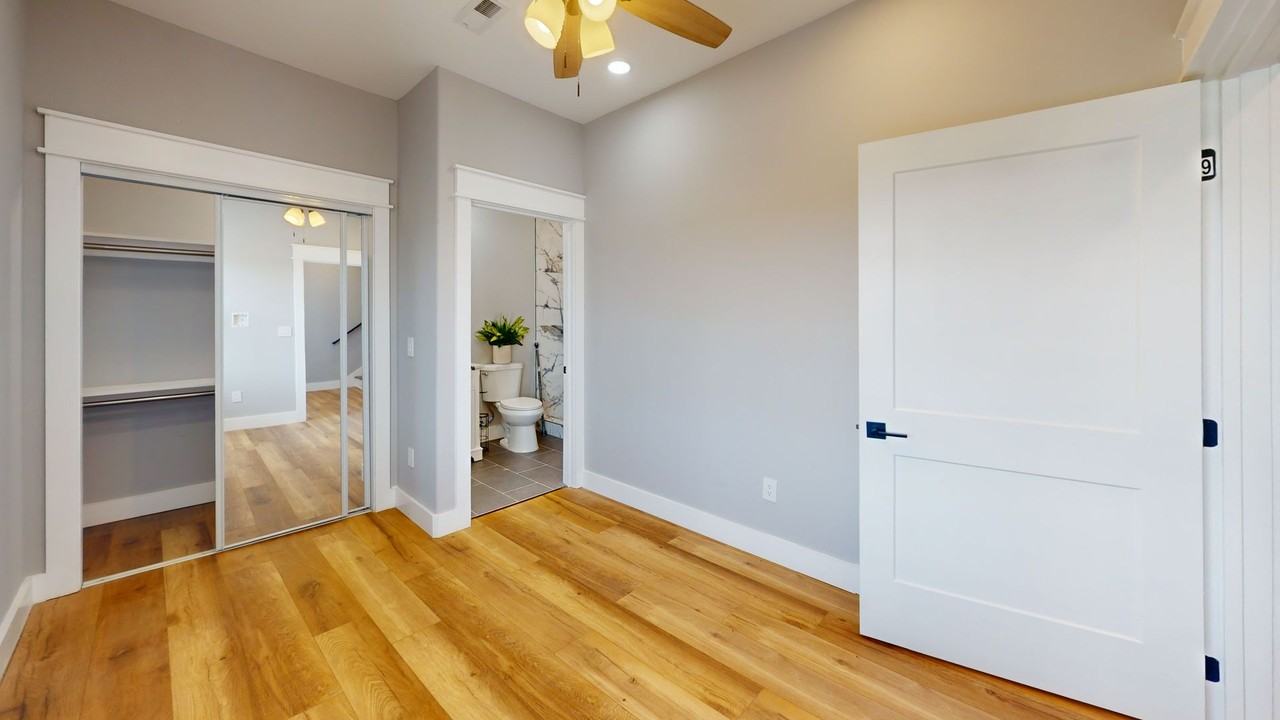 1211 Hedge Ave - Photo 2 of 25