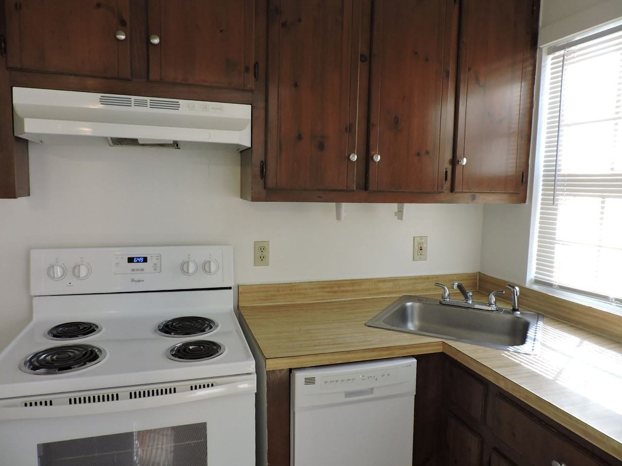 6687 Cedar Lake Dr - Photo 4 of 8