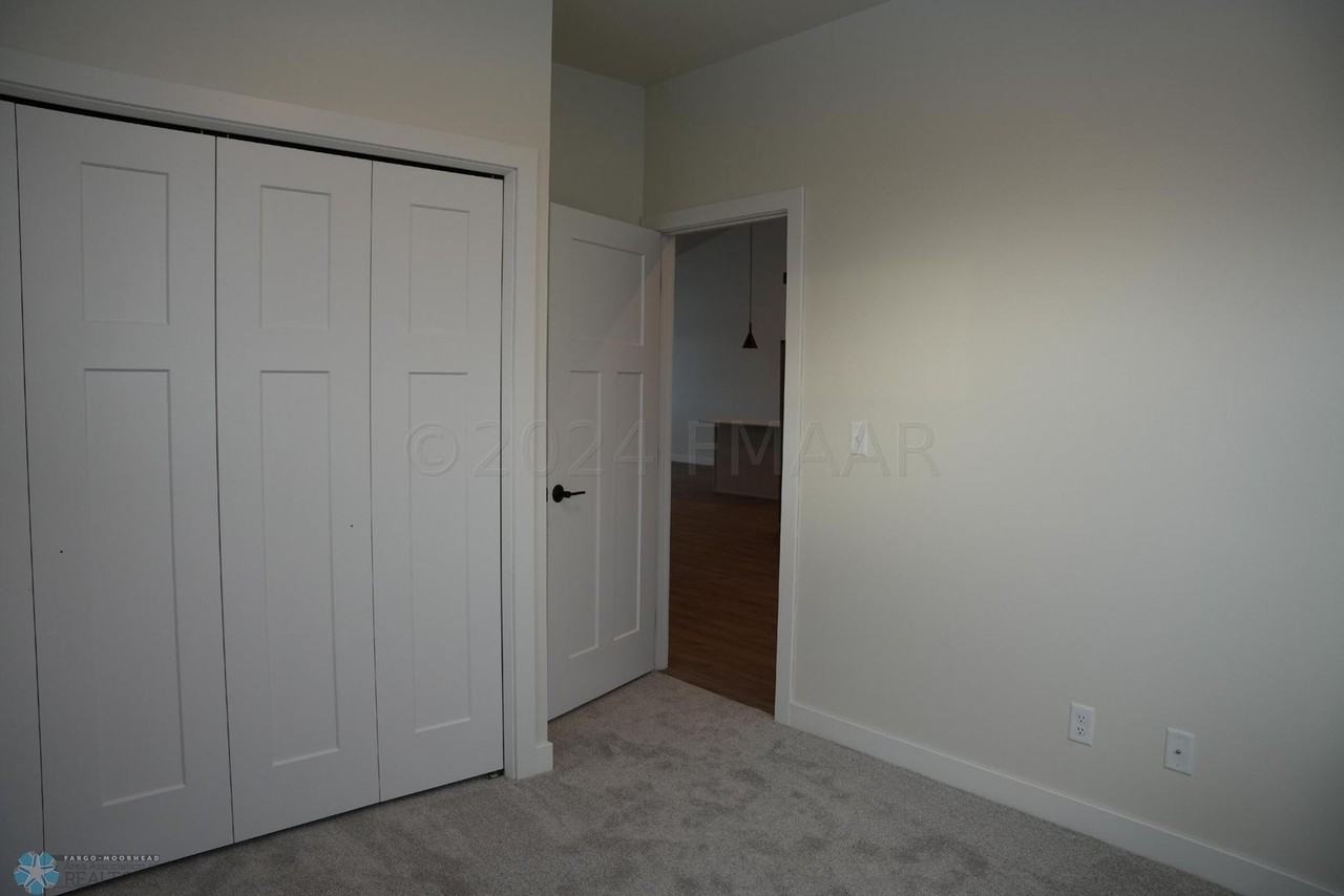 1606 6th Ave Ne - Photo 2 of 7