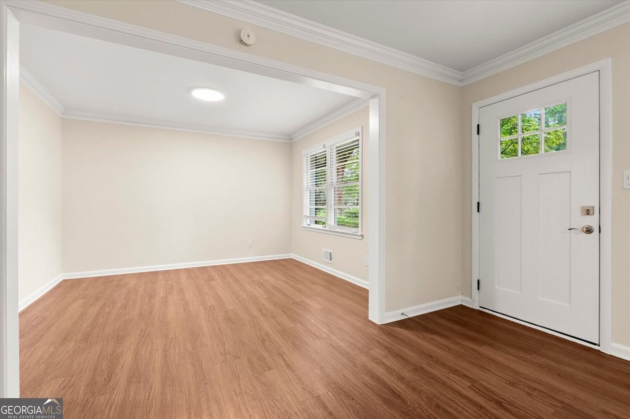 174 Cromwell Rd - Photo 5 of 42