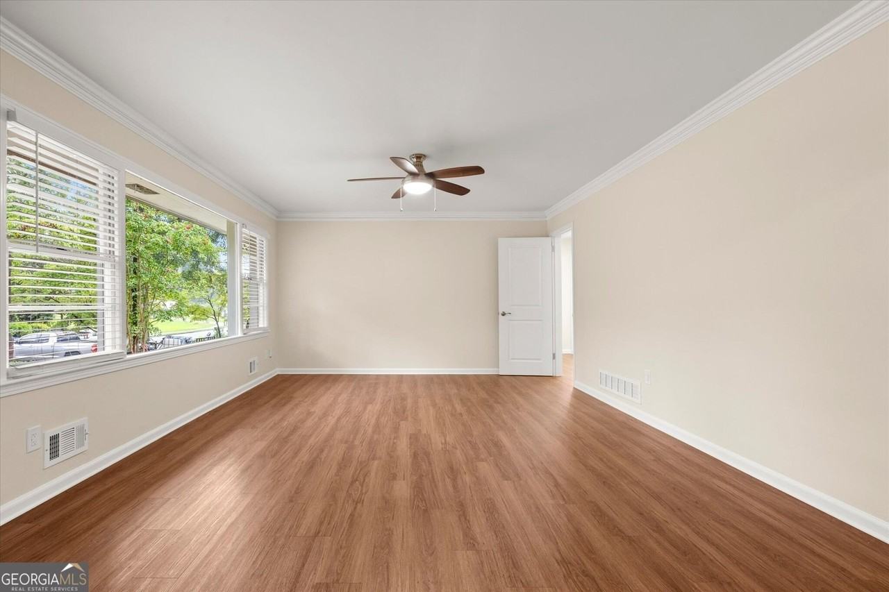174 Cromwell Rd - Photo 7 of 42