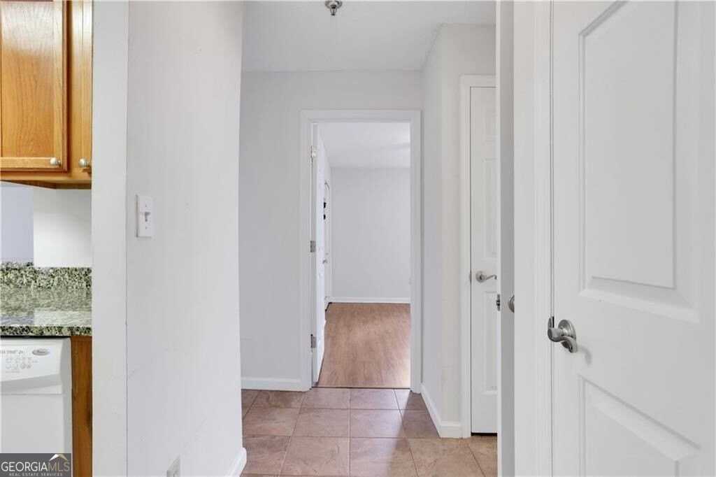 300 Johnson Ferry Rd Ne - Photo 3 of 26