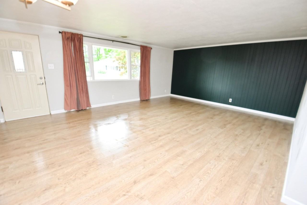 124 N Holiday Dr - Photo 2 of 23