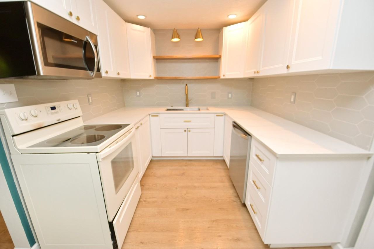 124 N Holiday Dr - Photo 5 of 23