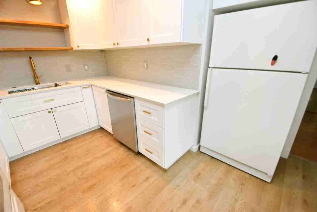 124 N Holiday Dr - Photo 7 of 23