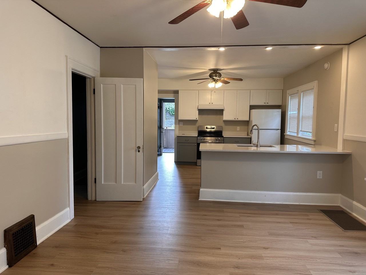 263 W 29th St - Photo 3 of 17