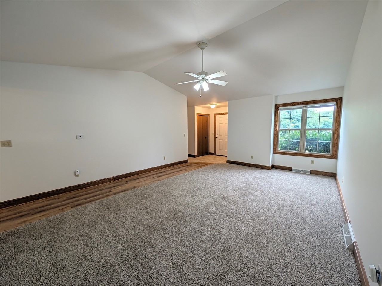 4851 Ridge Pkwy - Photo 3 of 27