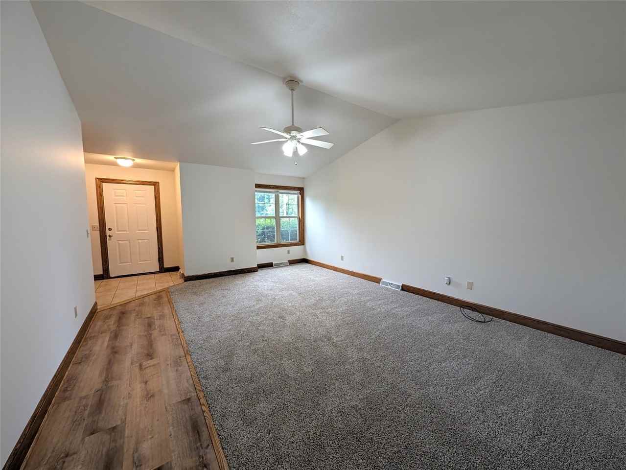 4851 Ridge Pkwy - Photo 4 of 27