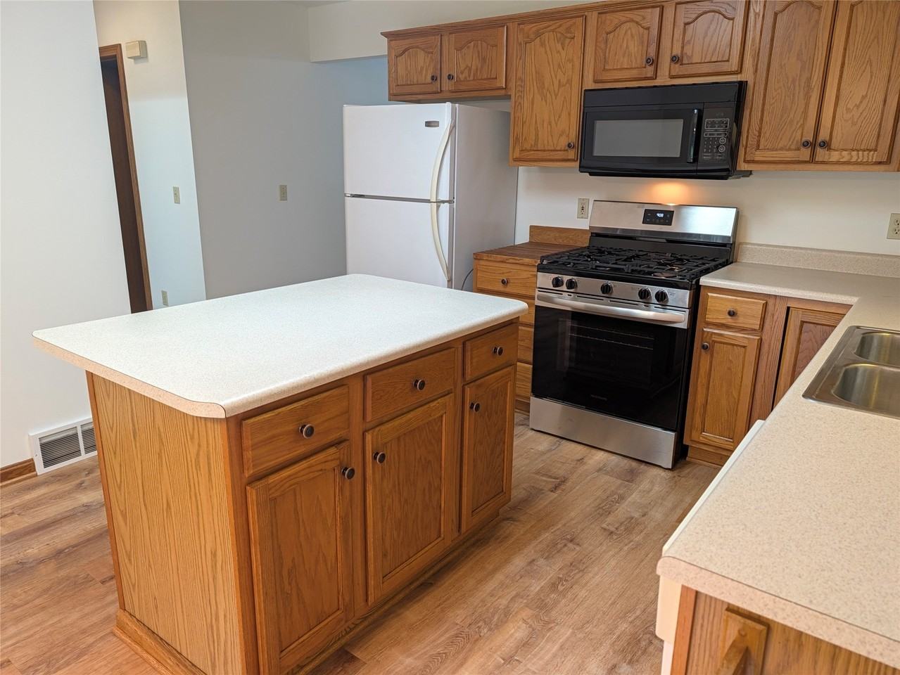 4851 Ridge Pkwy - Photo 7 of 27